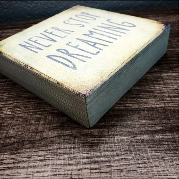 Never Stop Dreaming Wooden Sign - Picture 3 of 4